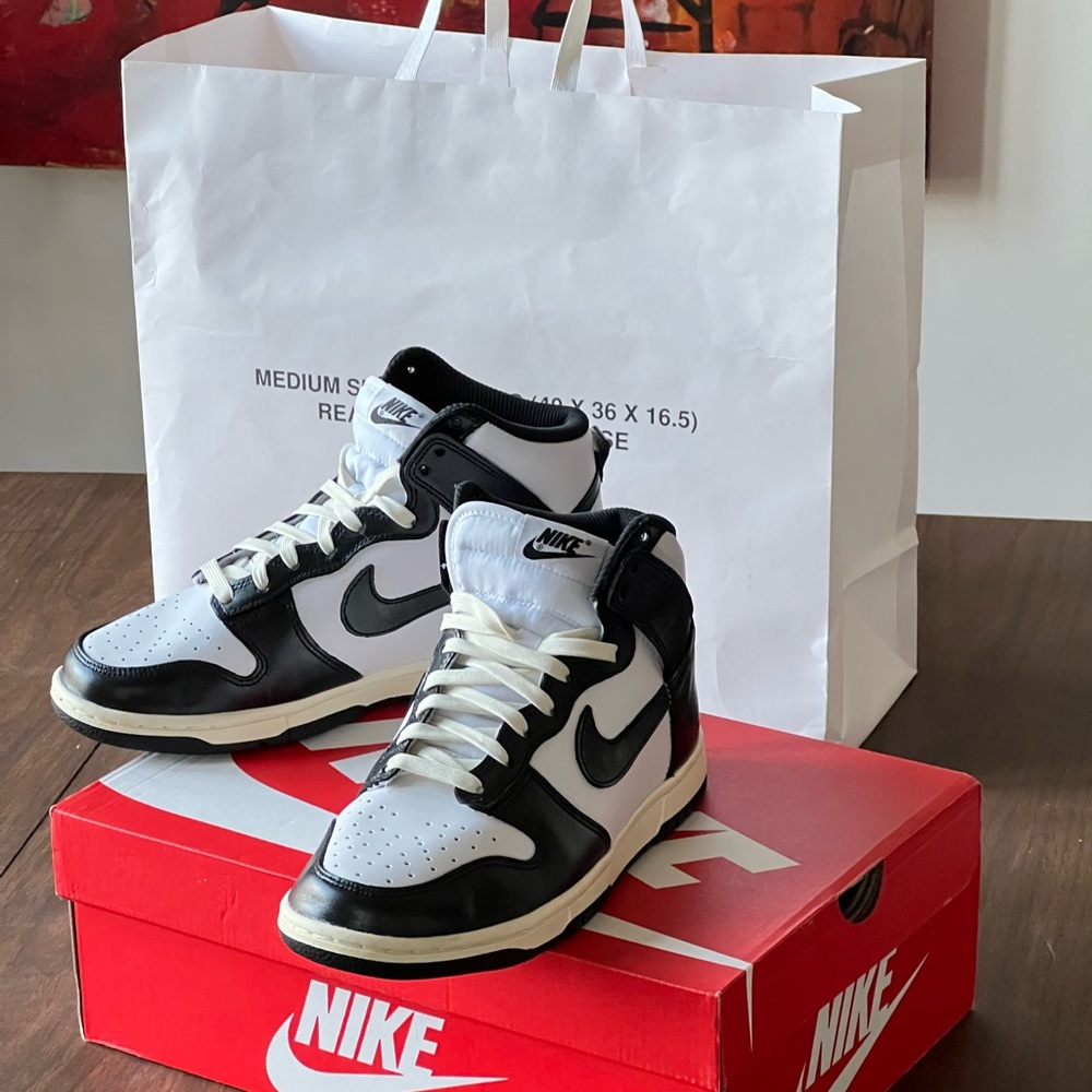 Nike Panda Dunks